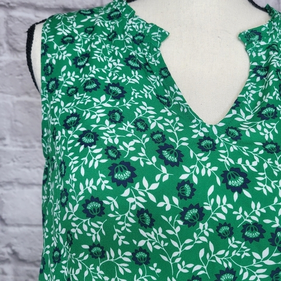 Bobeau Top Green White Blue Floral Split Vneck Sleeveless Women's Size M - Picture 4 of 8